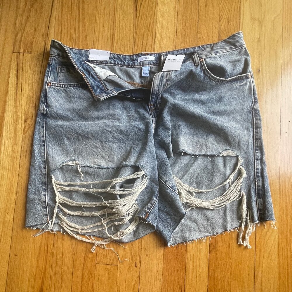 Plus size Brand New Distressed Denim Shorts Women / Size: 16